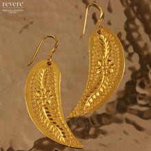 Load image into Gallery viewer, Siam Queen Earrings