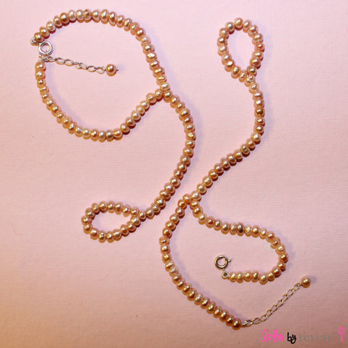 A set of barefoot sandals in the most delicate pink pearls. A beautiful welcome present for any little girl and the ideal accessory for pool party or when out at the beach. Send in your baby's feet measurements and we would be happy to customize.