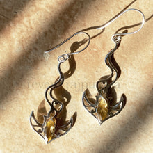 Load image into Gallery viewer, Mágica Earrings
