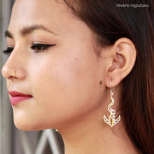 Load image into Gallery viewer, Mágica Earrings
