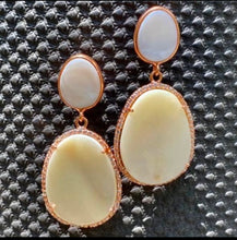 Load image into Gallery viewer, Alhambra Earrings | Mother of Pearl | Gold plated | Sterling Silver
