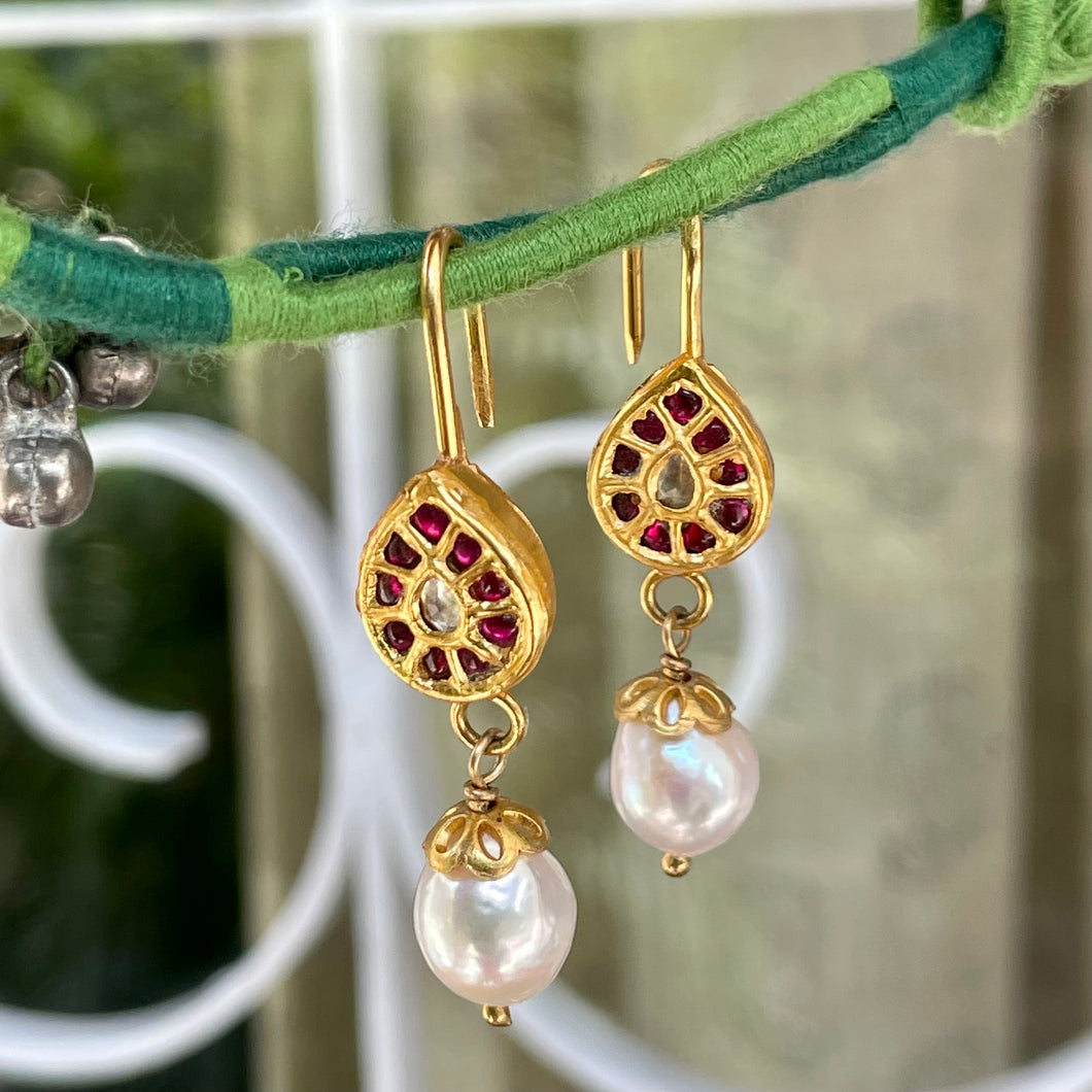 Libni earrings | Pearl | 18k gold plated
