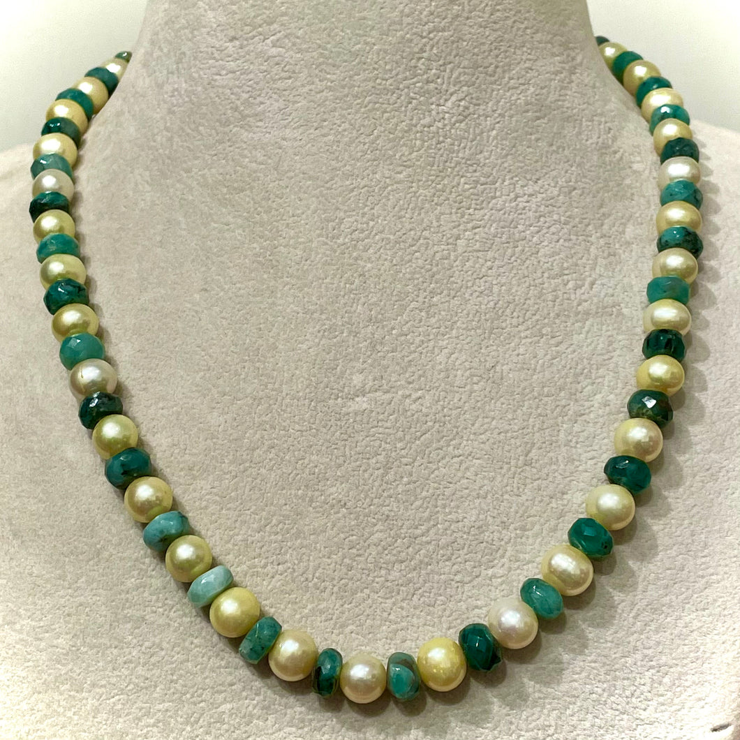 Osha necklace | Pearl | Emerald