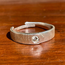 Load image into Gallery viewer, Yasti ring | Diamond | Sterling Silver
