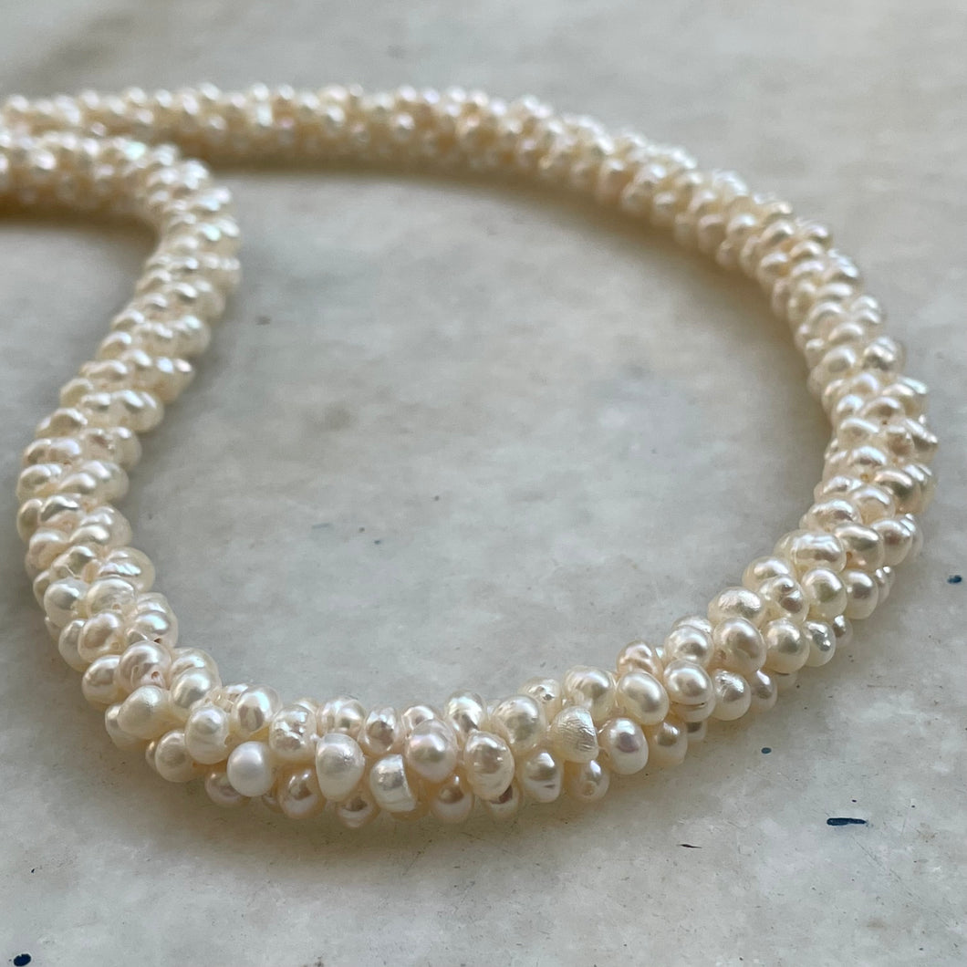 Chakrika necklace | Pearl