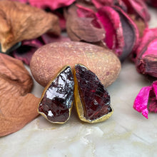 Load image into Gallery viewer, Bhagyasri Earrings | Garnet | 18k gold plated
