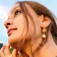 Load image into Gallery viewer, Libni earrings | Pearl | 18k gold plated
